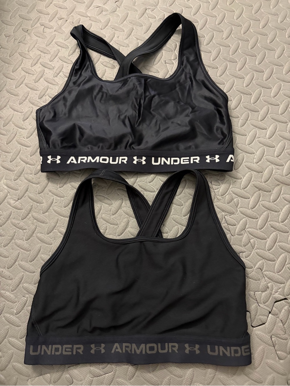 Women’s under Armour sports lot bra cross back medium
